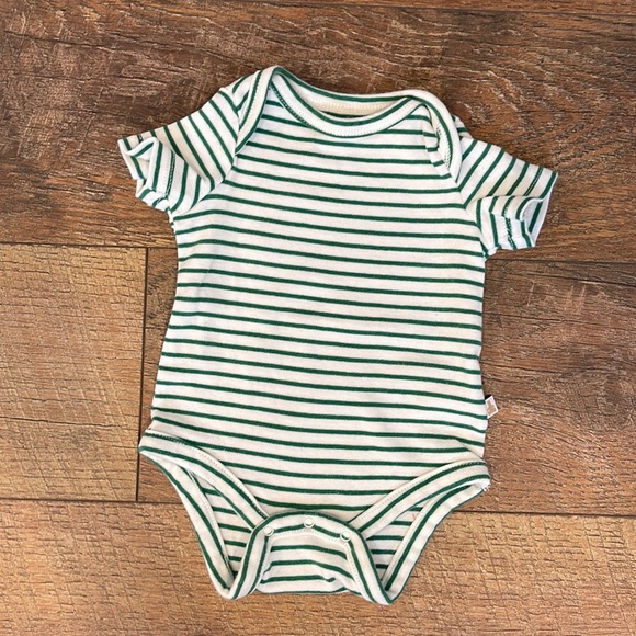 Baby Gap bodysuit - Picture 2 of 8